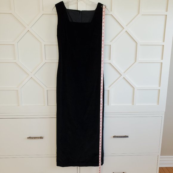 Black velvet long dress, square neck, sleeveless, handmade. approx. size 6. - Picture 4 of 11
